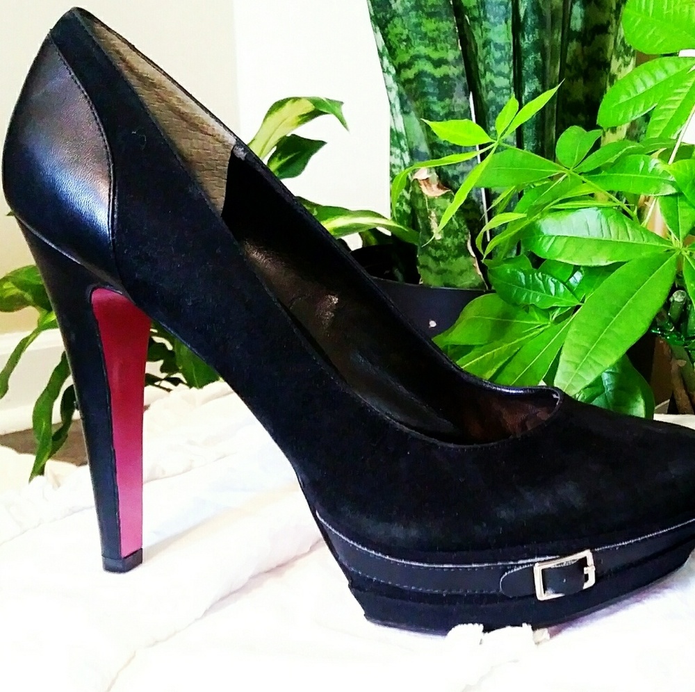 Paris Hilton Suede Womans Heel w/ Pink bottom